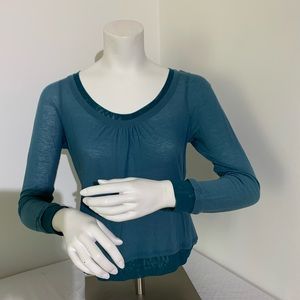 EUC 1/2 Un-Demi Top Size Small